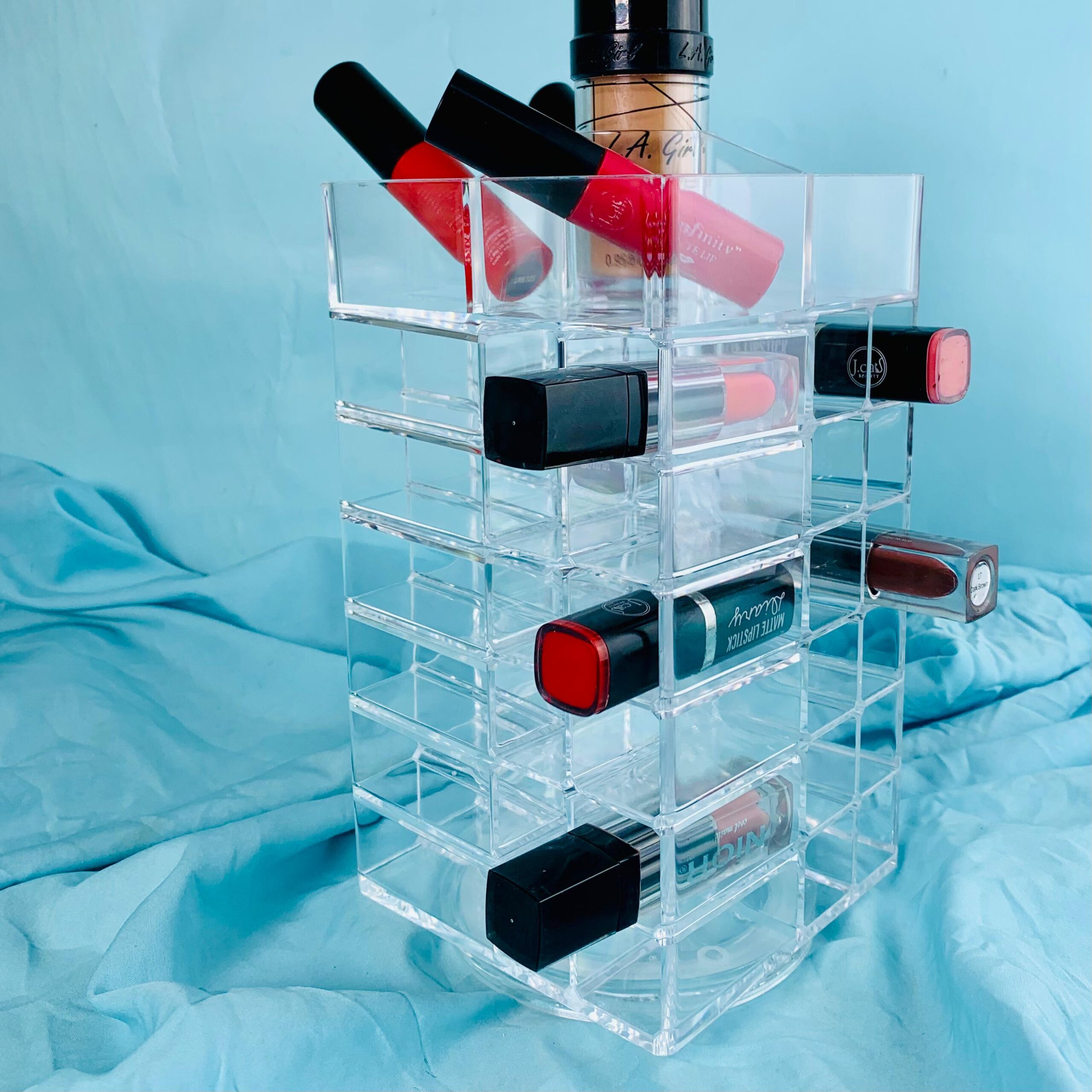 WhatsApp-Image-2024-08-18-at-3.57.50-PM.jpeg Rotating Acrylle Cosmetic Organizer - Image 1